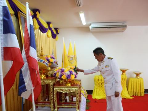 การจัดพิธีพระราชทานพระบรมฉายาลักษณ์พระบาทสมเด็จพระเจ้าอยู่หัวและ