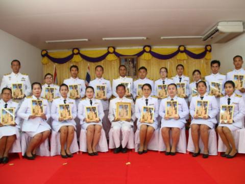 การจัดพิธีพระราชทานพระบรมฉายาลักษณ์พระบาทสมเด็จพระเจ้าอยู่หัวและ
