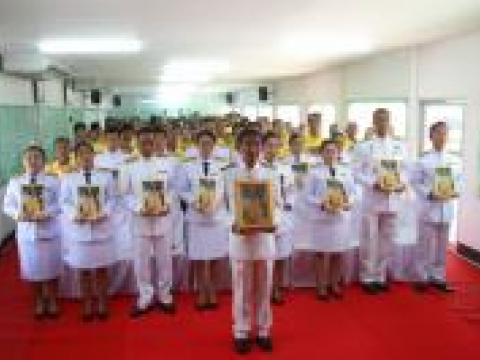การจัดพิธีพระราชทานพระบรมฉายาลักษณ์พระบาทสมเด็จพระเจ้าอยู่หัวและ