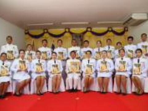 การจัดพิธีพระราชทานพระบรมฉายาลักษณ์พระบาทสมเด็จพระเจ้าอยู่หัวและ